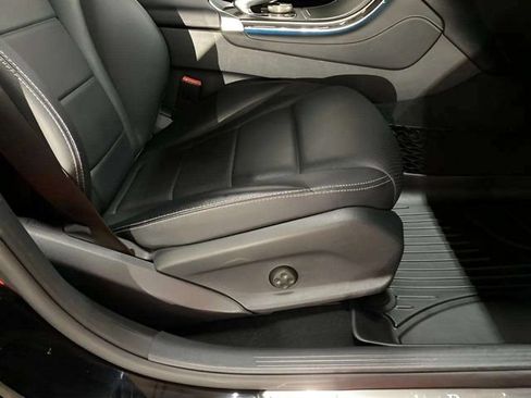Used 2017 Mercedes-Benz GLC 300 4MATIC image 81