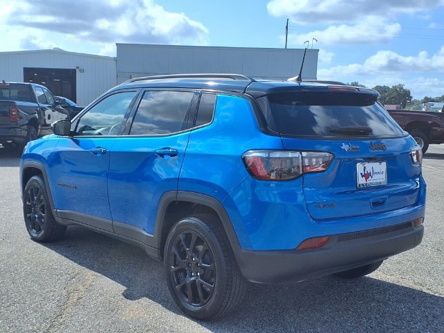 Used 2024 Jeep Compass Latitude w/ Convenience Group AWD/4WD image 5