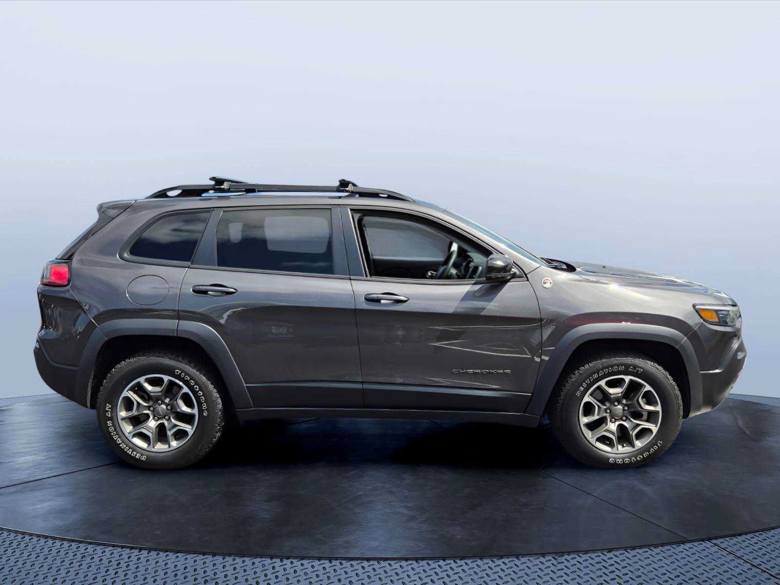 Used 2022 Jeep Cherokee Trailhawk w/ Sun, Sound & Nav Group AWD/4WD image 2