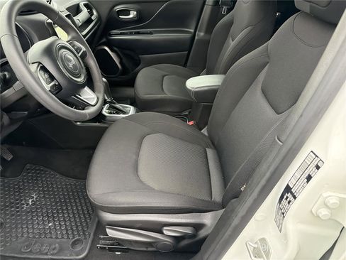 Used 2023 Jeep Renegade Latitude image 10