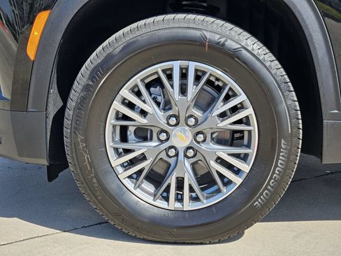 New 2027 Chevrolet Traverse LT FWD image 12