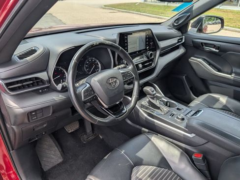Used 2021 Toyota Highlander XSE AWD/4WD image 16