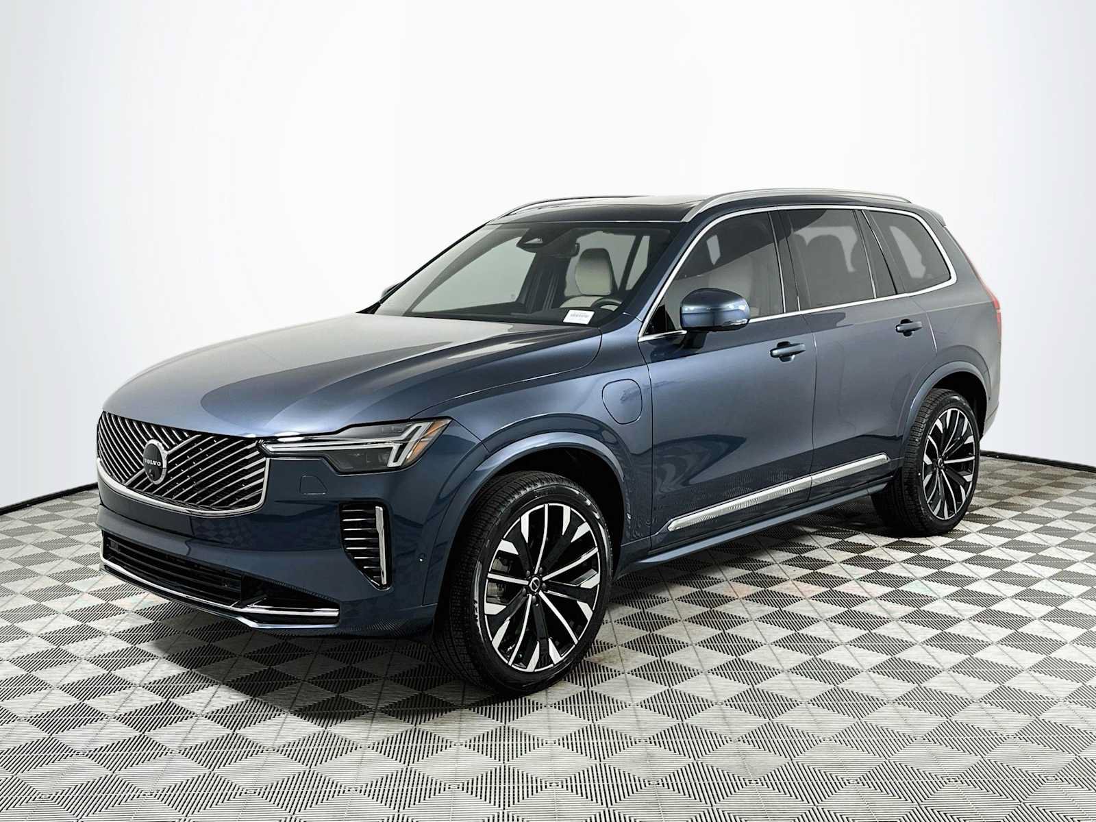New 2026 Volvo XC90 T8 Plus w/ Protection Package AWD/4WD image 3