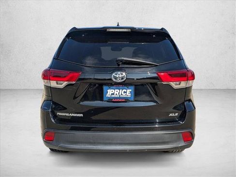 Used 2019 Toyota Highlander XLE image 6