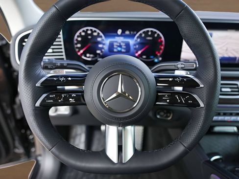 Used 2026 Mercedes-Benz GLS 450 4MATIC image 11