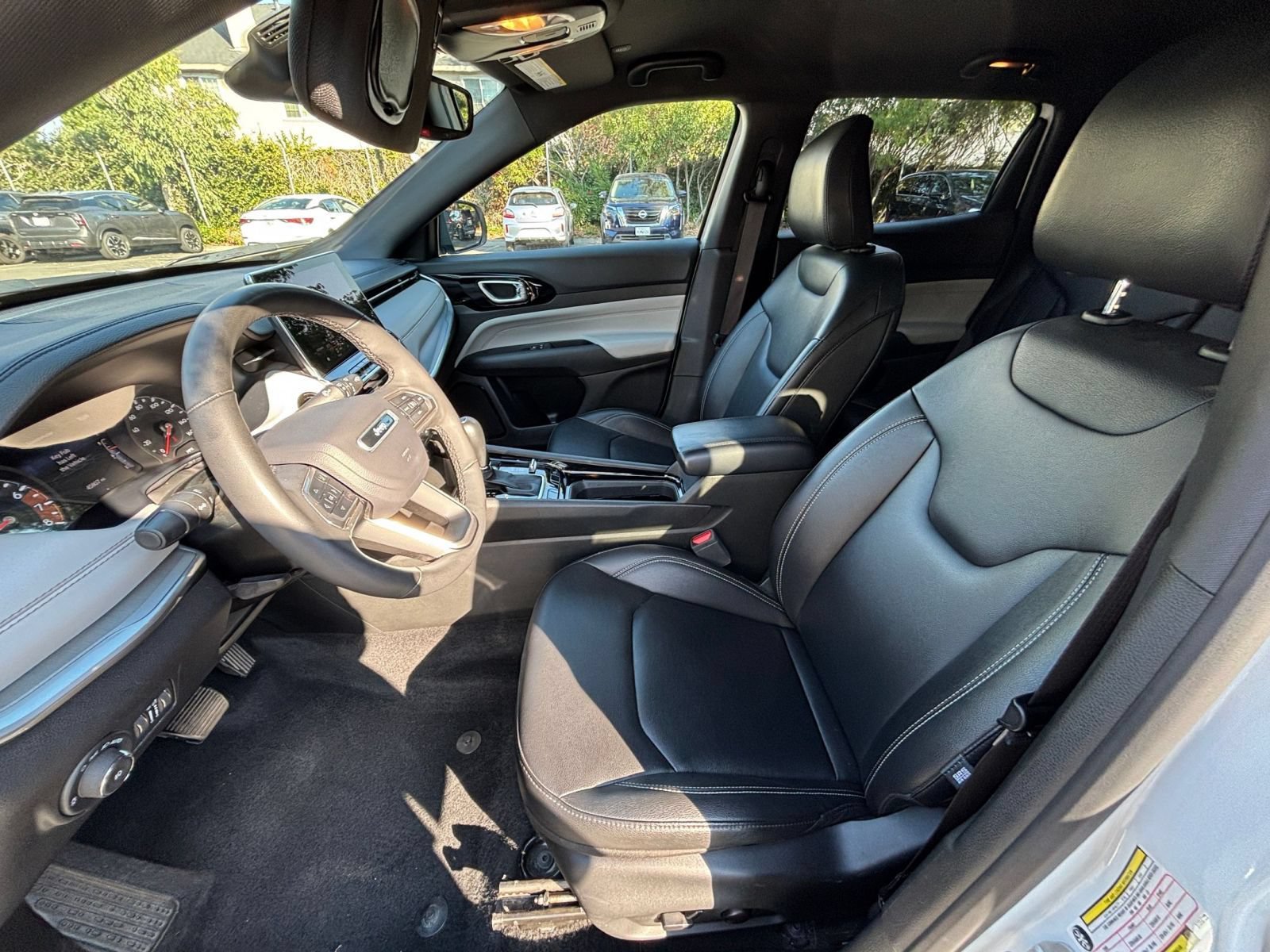 Used 2025 Jeep Compass Limited AWD/4WD image 25