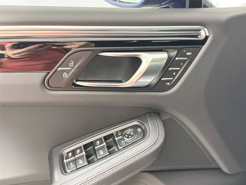 Certified 2026 Porsche Macan AWD/4WD image 31
