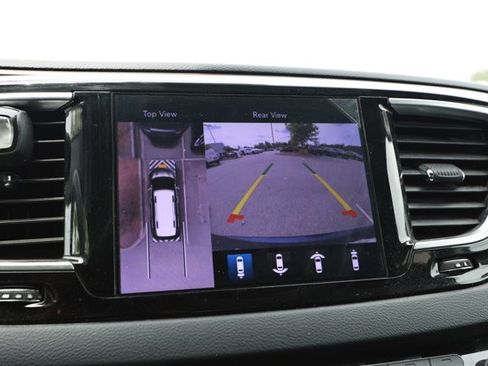 Used 2019 Chrysler Pacifica Touring-L Plus w/ Advanced Safetytec Group image 6