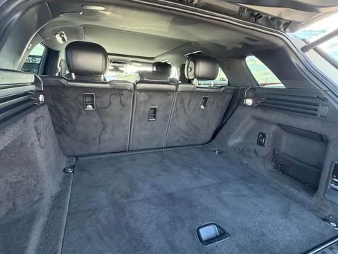 Used 2025 Land Rover Range Rover Sport SE image 9