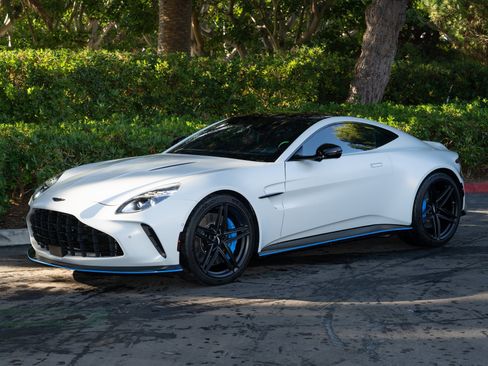 Used 2025 Aston Martin V8 Vantage Coupe image 2