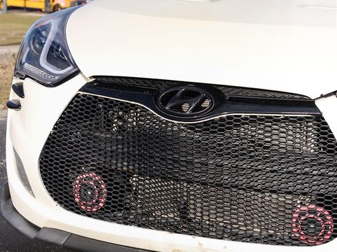 Used 2012 Hyundai Veloster image 2