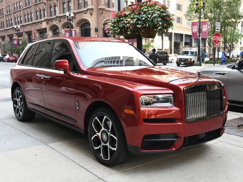 Used 2021 Rolls-Royce Cullinan Black Badge image 3