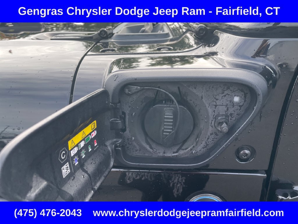 Used 2024 Jeep Wrangler Unlimited w/ Convenience Group AWD/4WD image 16