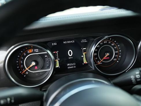 Used 2022 Jeep Wrangler Unlimited Sahara AWD/4WD image 39