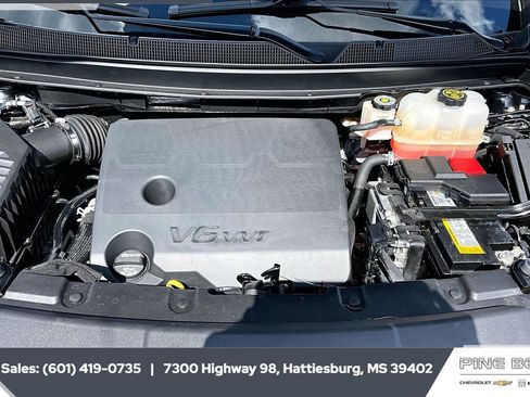 Used 2022 Chevrolet Traverse Premier FWD image 8