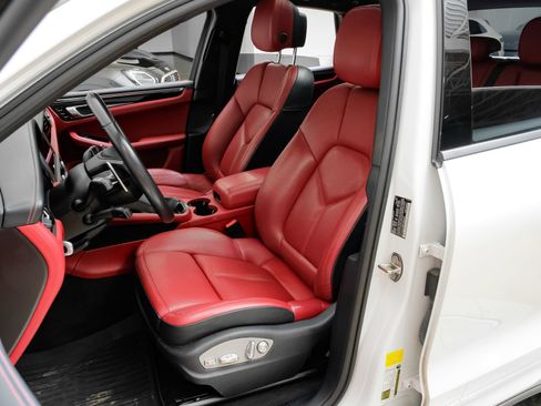 Used 2023 Porsche Macan AWD/4WD image 34