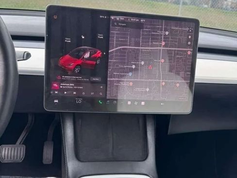 Used 2021 Tesla Model Y Long Range AWD/4WD image 16