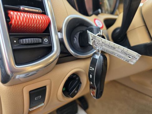 Used 2013 Porsche Cayenne image 24