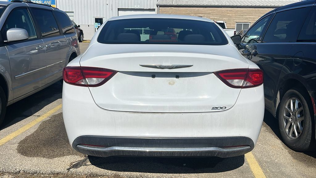 Used 2015 Chrysler 200 Limited FWD image 3