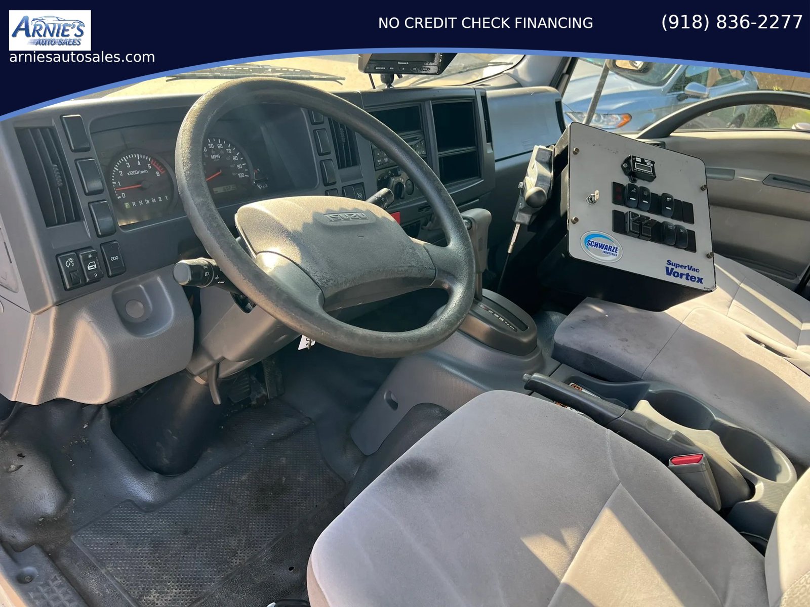 Used 2016 Isuzu NPR RWD image 5
