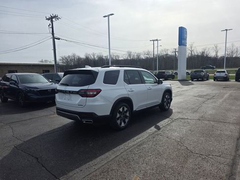 New 2026 Honda Pilot Touring image 3