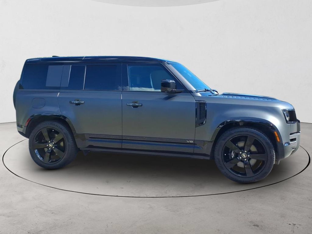 Used 2025 Land Rover Defender 110 V8 AWD/4WD image 4