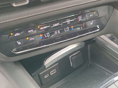 Used 2023 Buick Envision Essence w/ Sport Touring Package FWD image 11