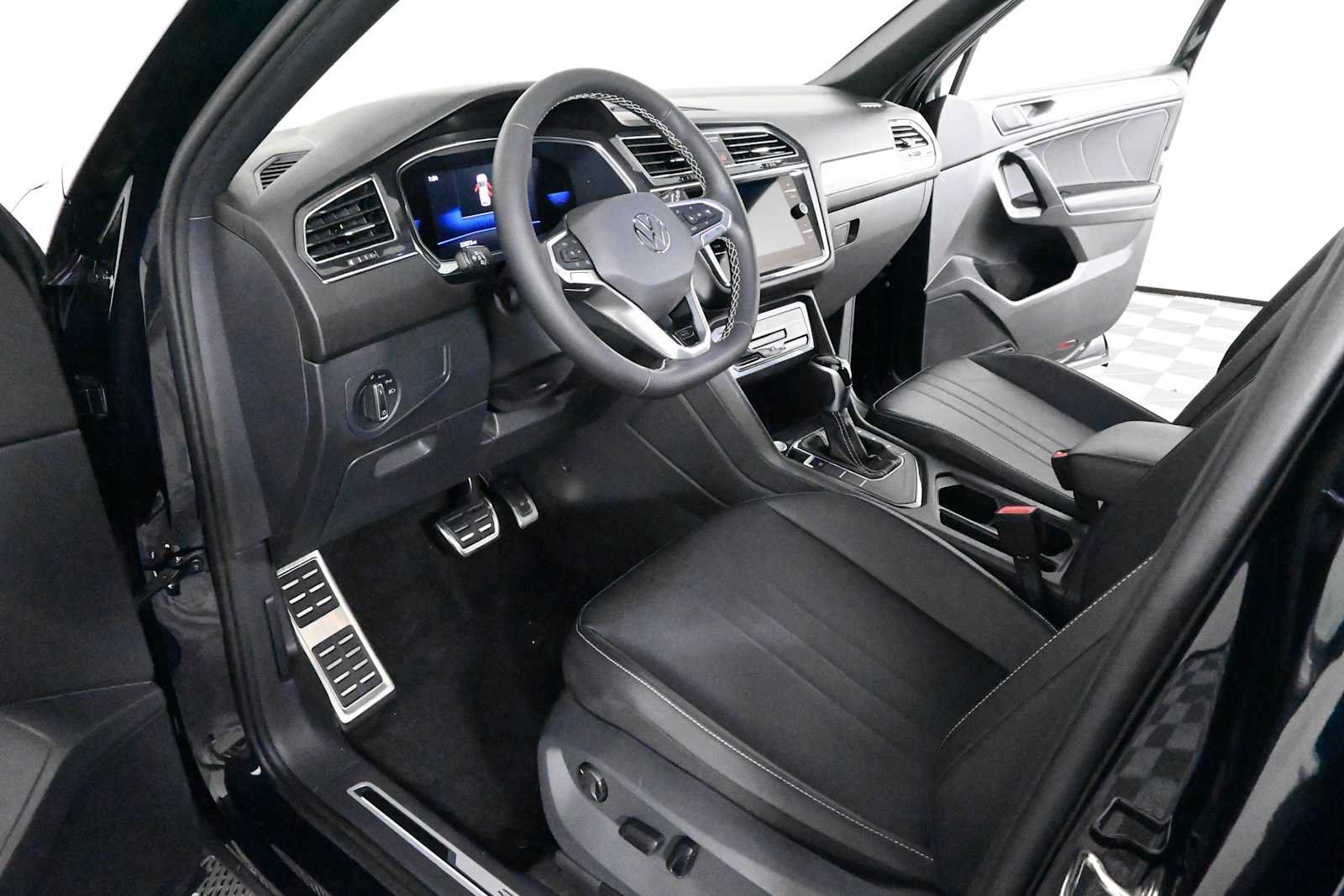 Certified 2023 Volkswagen Tiguan SE R-Line FWD image 17