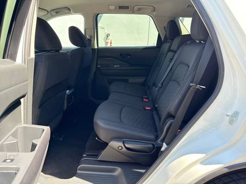 Used 2024 Nissan Pathfinder SV FWD image 15
