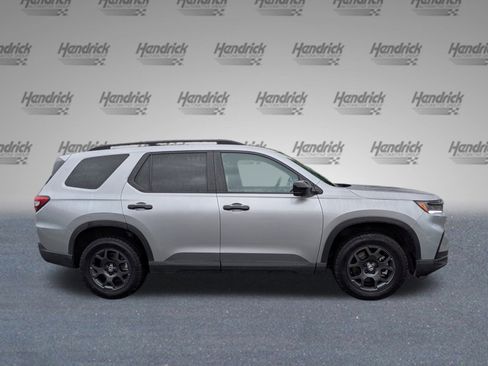 Used 2025 Honda Pilot TrailSport image 3