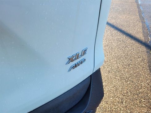 Used 2022 Toyota RAV4 XLE Premium image 7