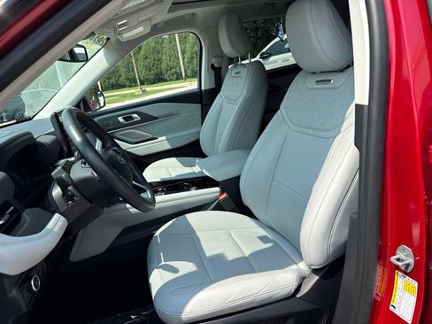 Used 2026 Ford Explorer Platinum w/ LUX Leather Package AWD/4WD image 10