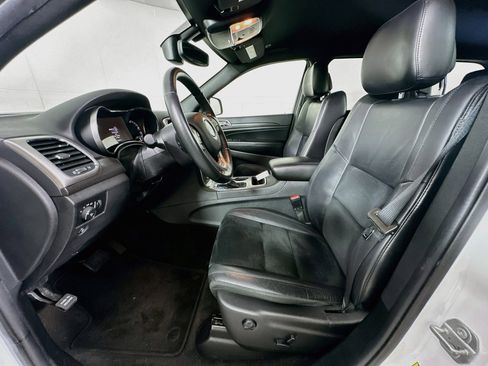 Used 2018 Jeep Grand Cherokee Altitude RWD image 13