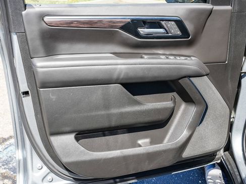 Used 2025 Chevrolet Tahoe Z71 AWD/4WD image 18