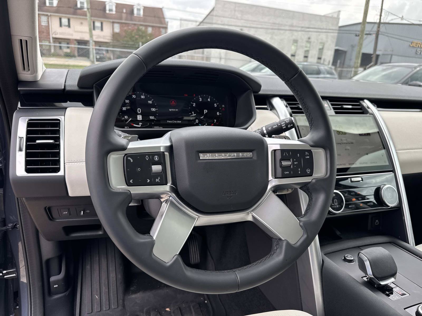 Used 2025 Land Rover Discovery S AWD/4WD image 22