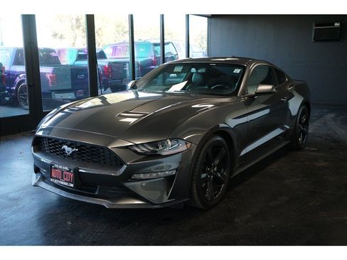 Used 2020 Ford Mustang Coupe RWD image 3