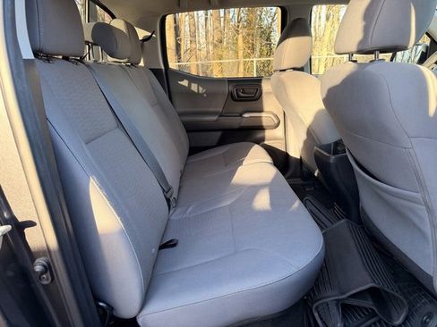 Used 2019 Toyota Tacoma 4x4 Double Cab image 9