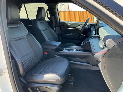 Used 2026 Ford Explorer ST-Line w/ ST-Line Street Pack image 32