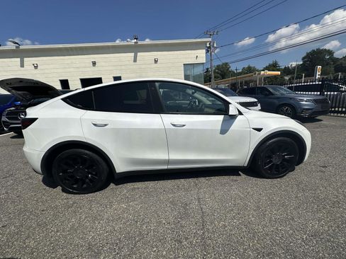 Used 2020 Tesla Model Y Long Range image 2