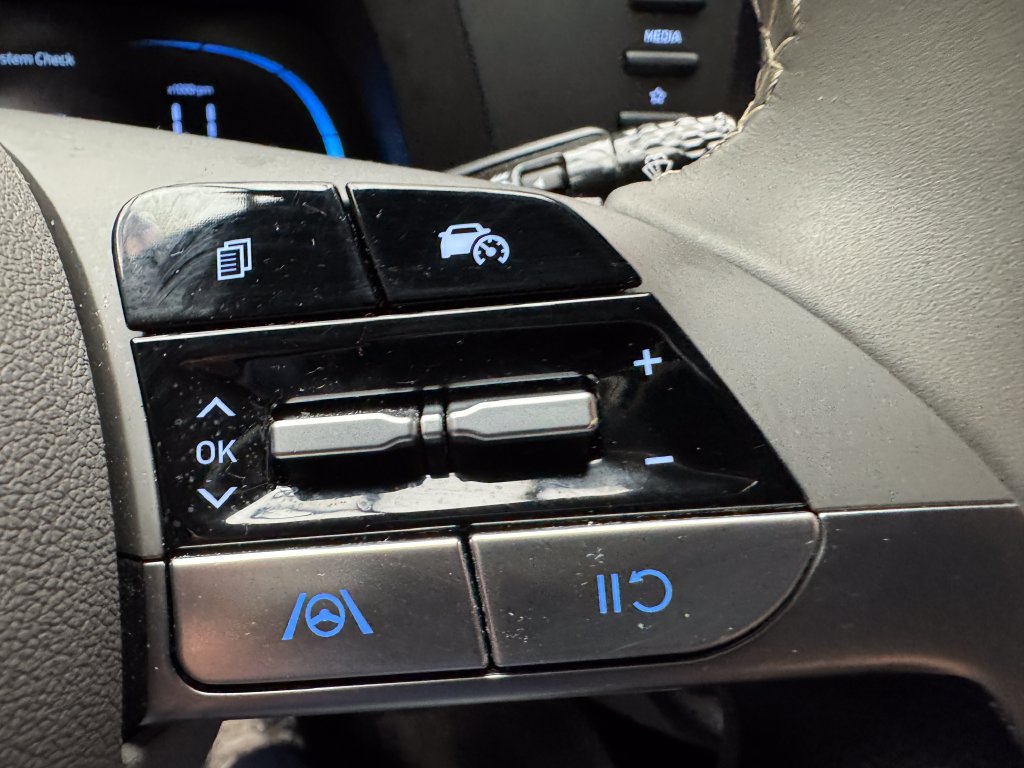 Used 2025 Hyundai Elantra Sport FWD image 13
