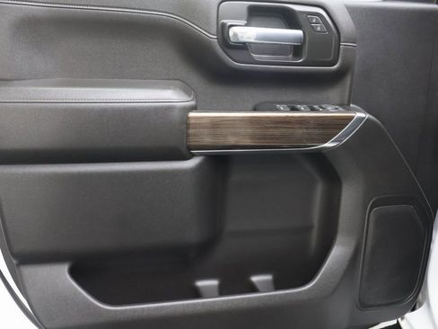 Used 2022 Chevrolet Silverado 3500 LT w/ Convenience Package image 16