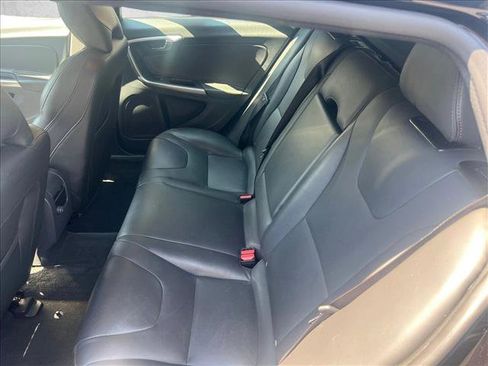 Used 2018 Volvo V60 T5 Cross Country Platinum image 12