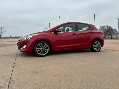 Used 2016 Hyundai Elantra GT w/ Option Group 02 image 2