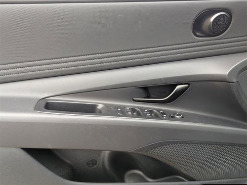 Certified 2025 Hyundai Elantra Sport image 15