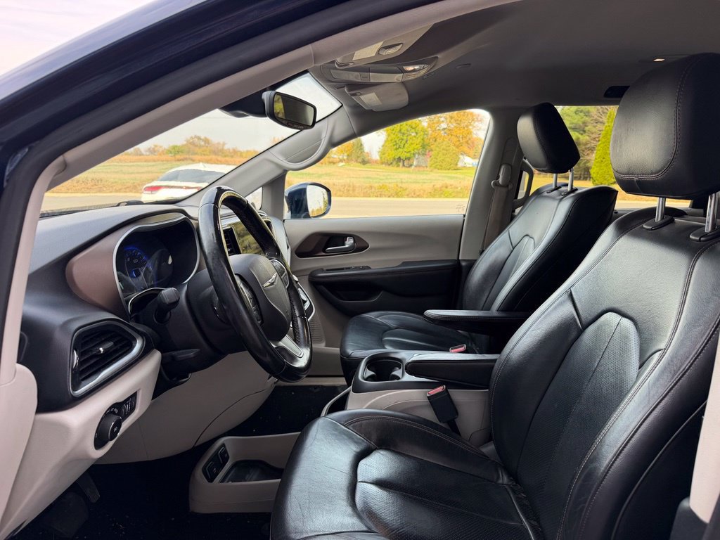 Used 2018 Chrysler Pacifica Touring-L Plus w/ Advanced Safetytec Group FWD image 10