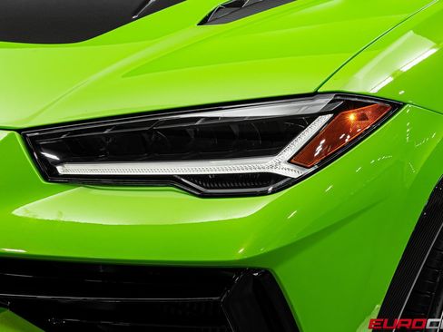 Used 2023 Lamborghini Urus Performante AWD/4WD image 12