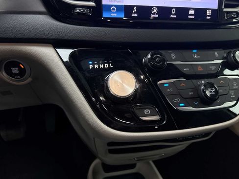 Used 2022 Chrysler Pacifica Touring-L FWD image 20