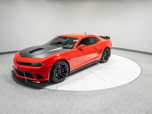 Used 2014 Chevrolet Camaro SS w/ SS Performance Package RWD image 34