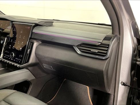 Used 2024 GMC Acadia AT4 w/ Luxury Package AWD/4WD image 18