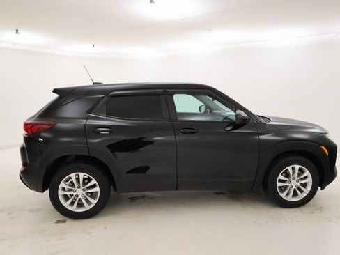Used 2023 Chevrolet TrailBlazer LS image 2